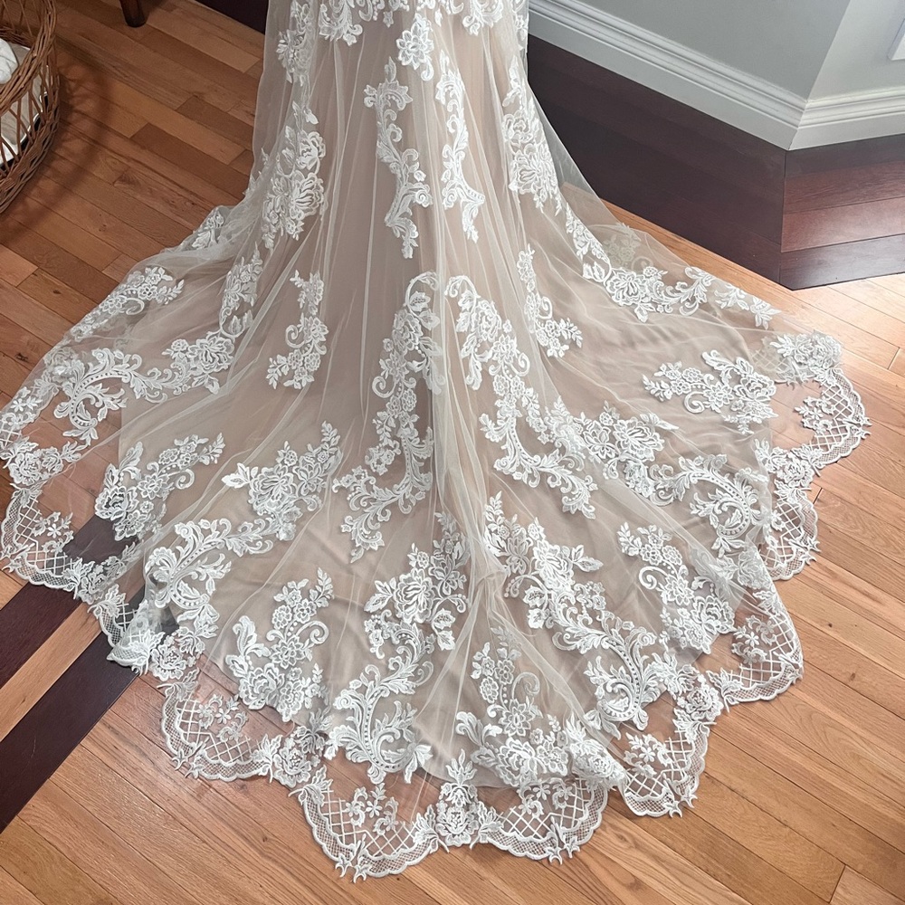 Elegant Lace Halter Gown Wedding Dress - Picture 7 of 8